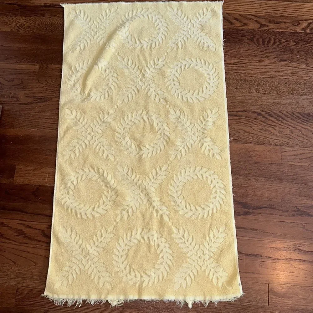 Vintage mid century yellow bath towel with‎ raised wreath & leaf design